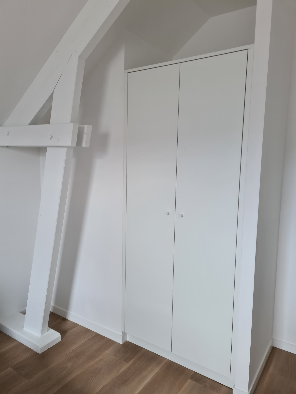 dressing-bois-chambre-blanc-sous-pente