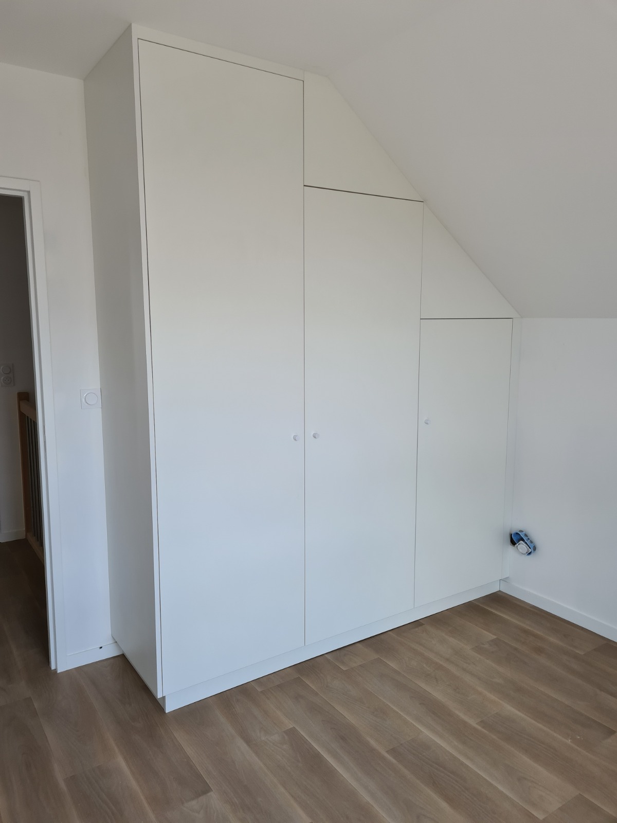 dressing-sous-pente-blanc-bois